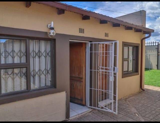 3 BEDROOM HOUSE FOR SALE IN WESTDENE